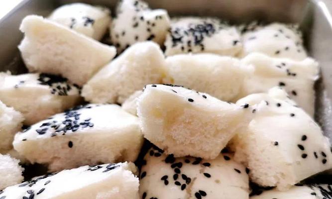 酸奶大米发糕，美味健康无负担（利用天然食材）