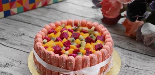 学会做水果黄金蛋糕，美味又健康（探秘水果黄金蛋糕的制作方法）